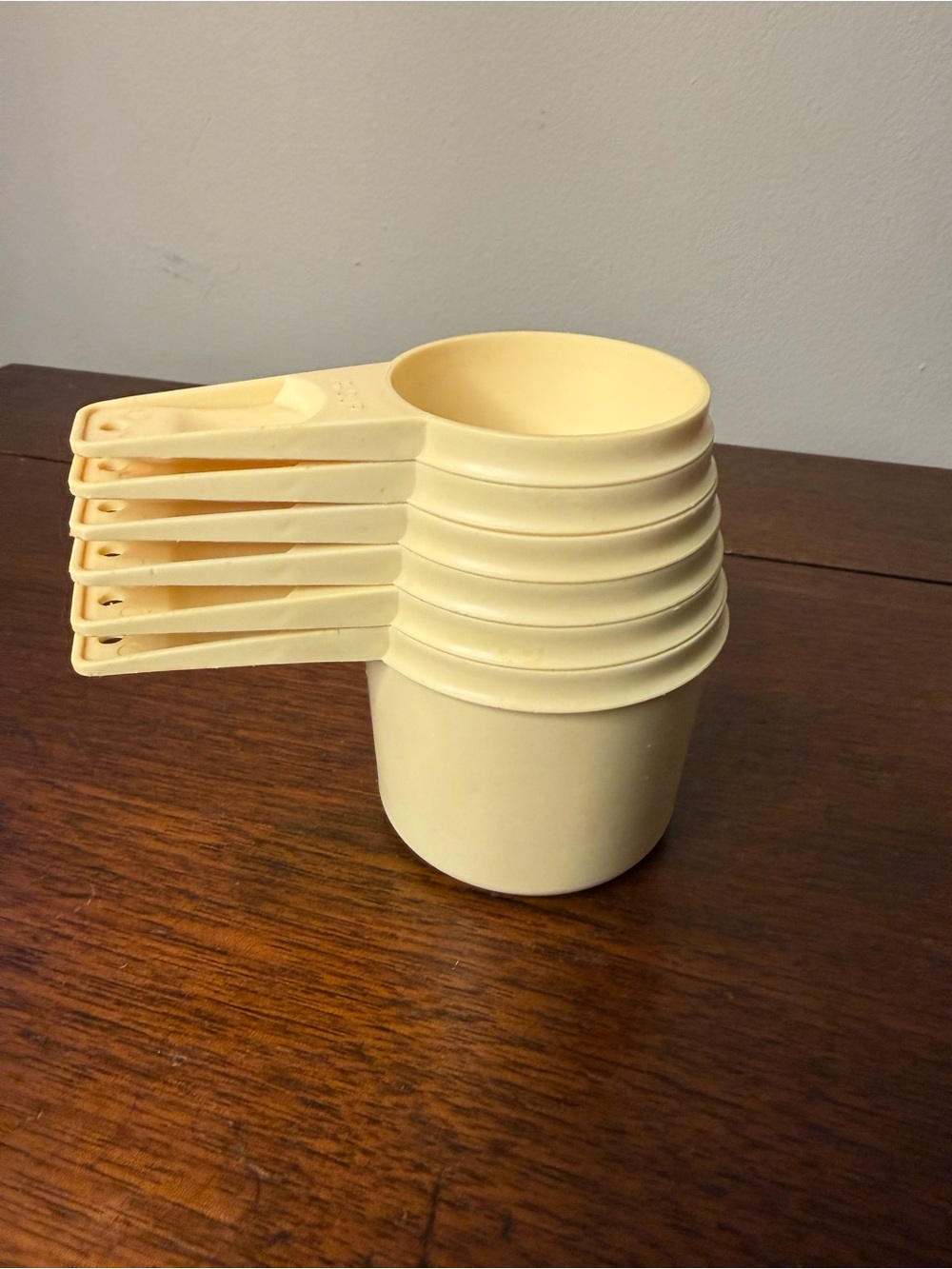 Tupperware Complete Set 6 Nesting Measuring Cups Cream